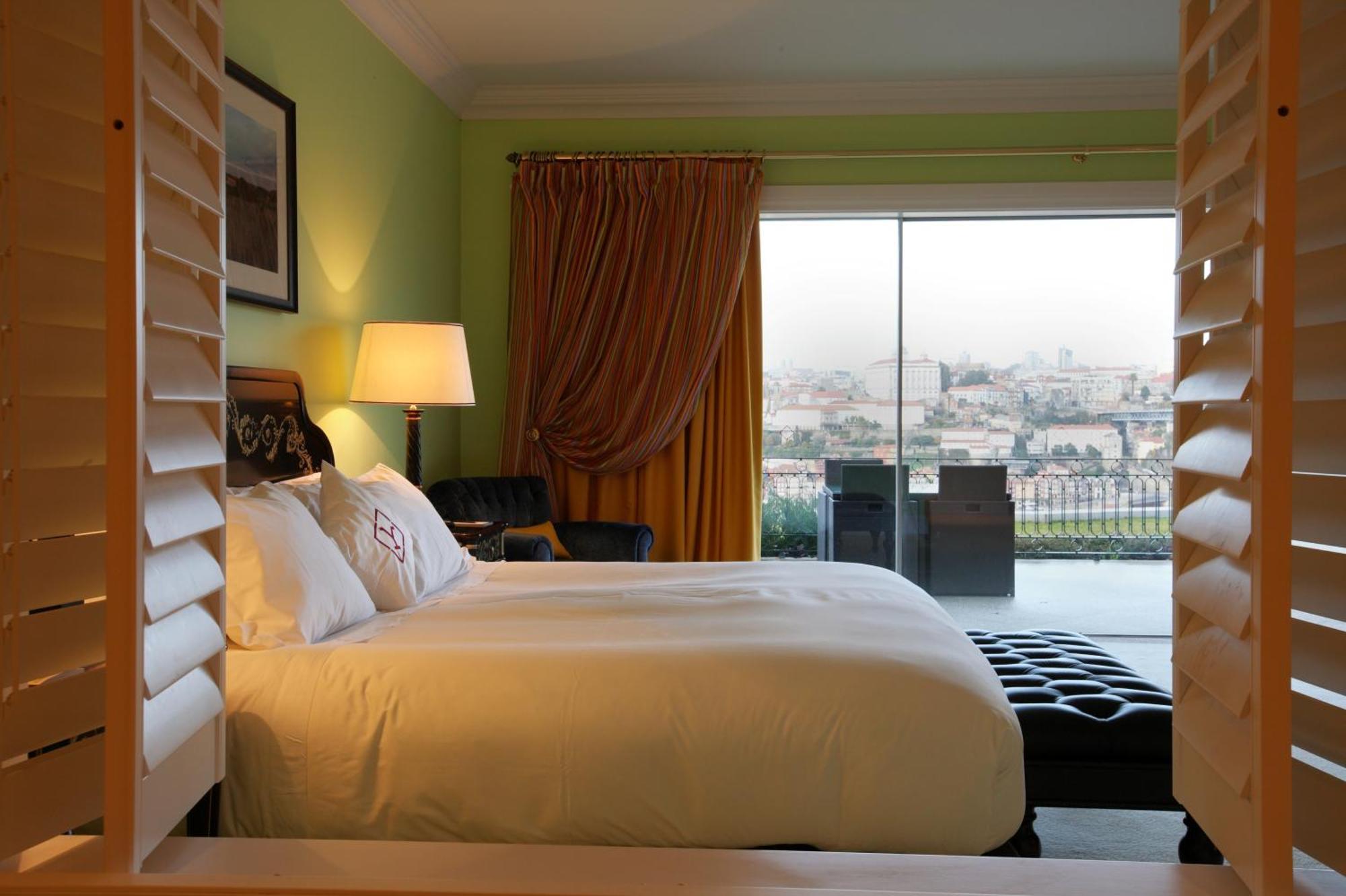 Deluxe Suite Panoramic River View